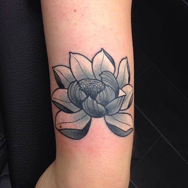 Lotusblume Tattoo 93