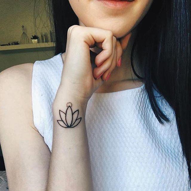Lotusblume Tattoo 95