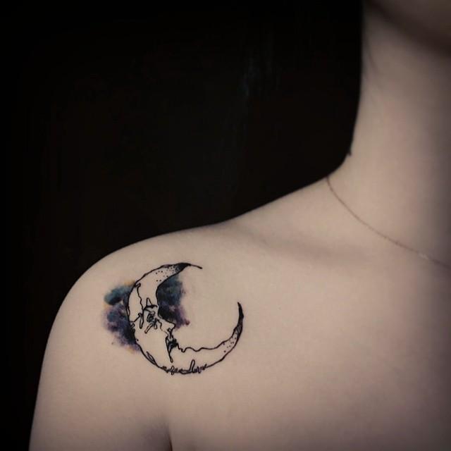 Mond Tattoo 129