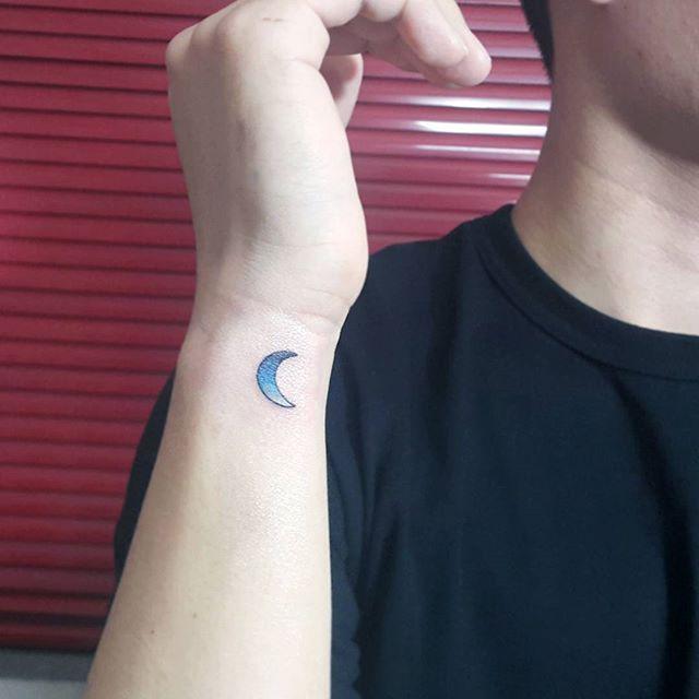 Mond Tattoo 15