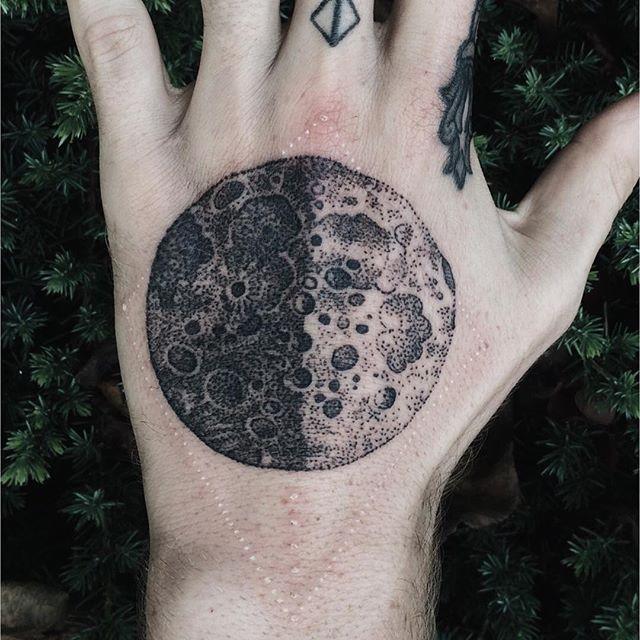 Mond Tattoo 27