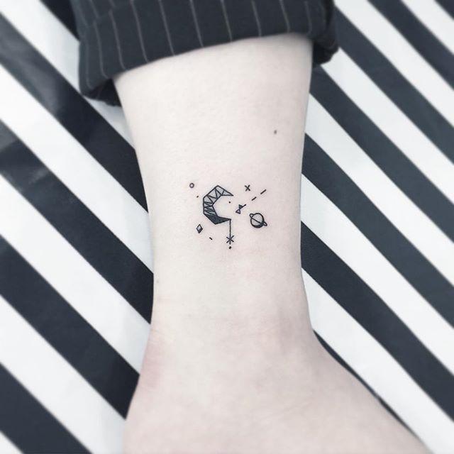 Mond Tattoo 53