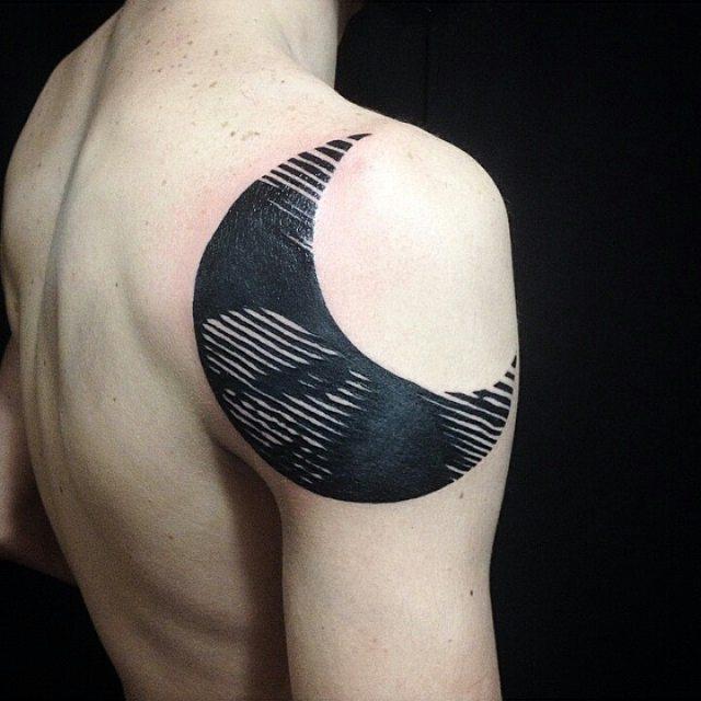 Mond Tattoo 85