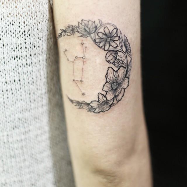 Mond Tattoo 87