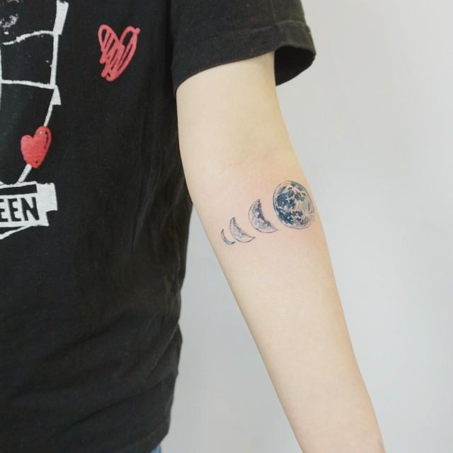 Mond Tattoo 89