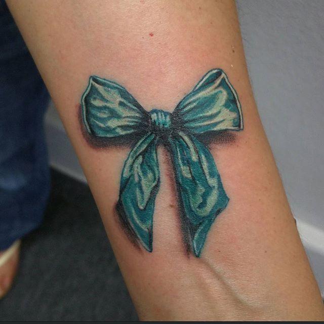 Schleife Tattoo 63