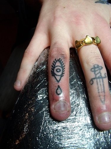 04 tattoo finger bilder