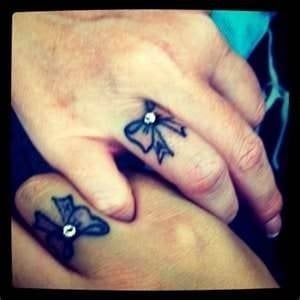 30 tattoo finger bilder