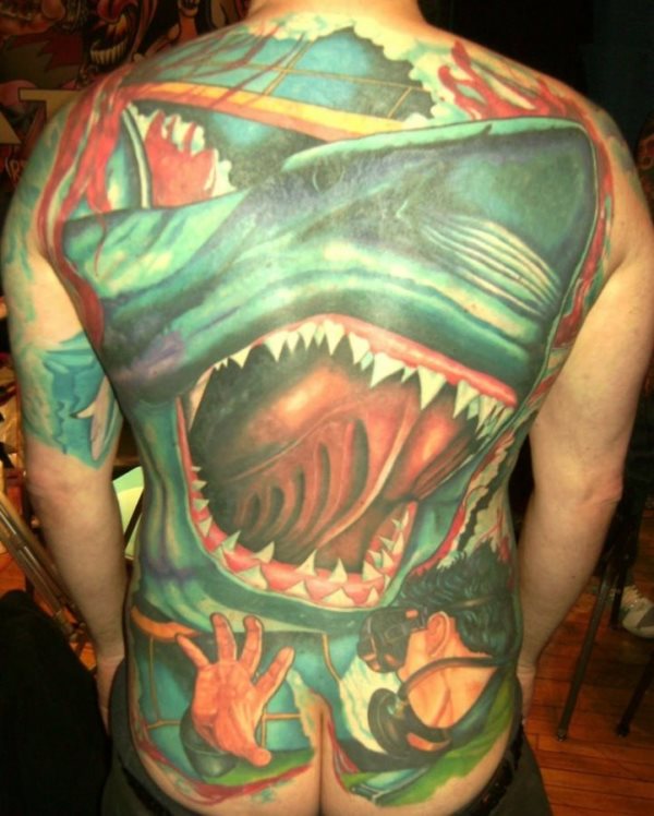 65 Hai und Haifisch Tattoos: Bildergalerie
