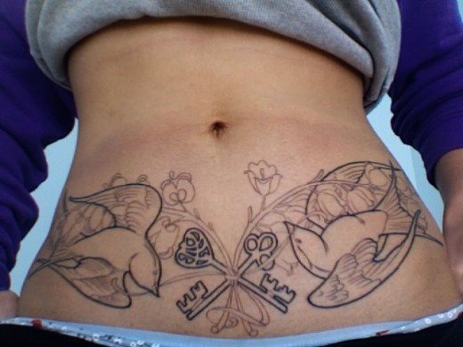 Bauch frauen schöne für tattoos 10 schöne