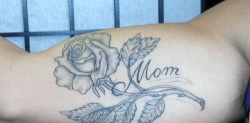 Bild Mom_Rose_Tattoo_on_Armband_500x246-10001