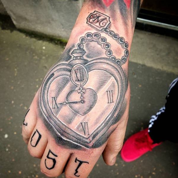 taschenuhr tattoo 39