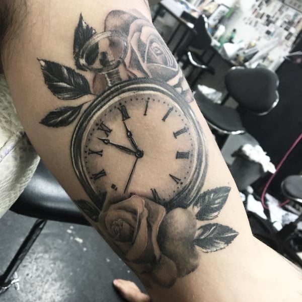 uhr tattoo 281