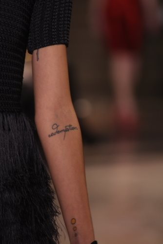 01 romantische arm tattoo