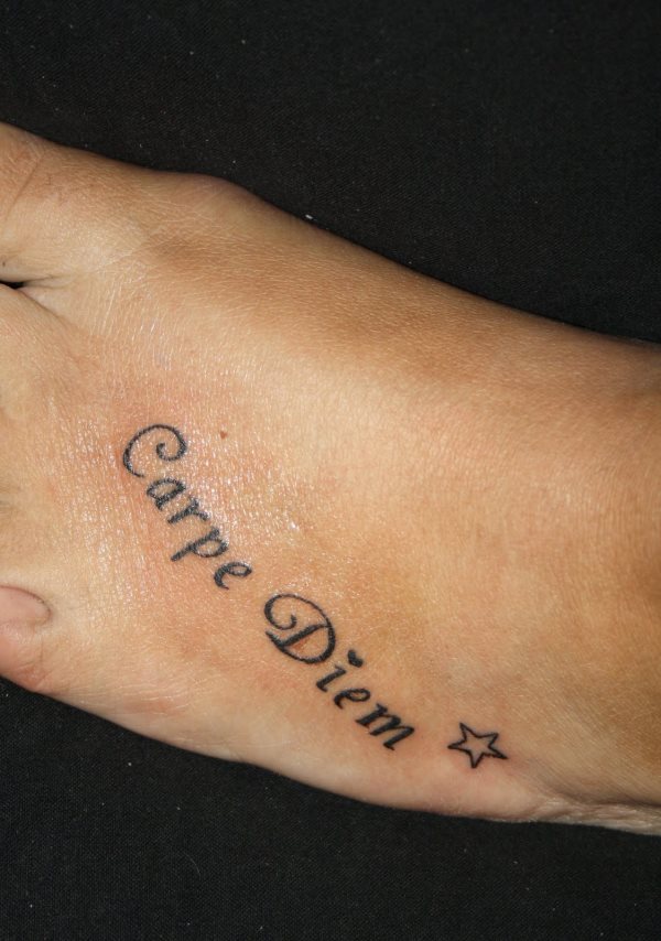 Fotogalerie mit 62 kreativen Carpe Diem-Tattoos