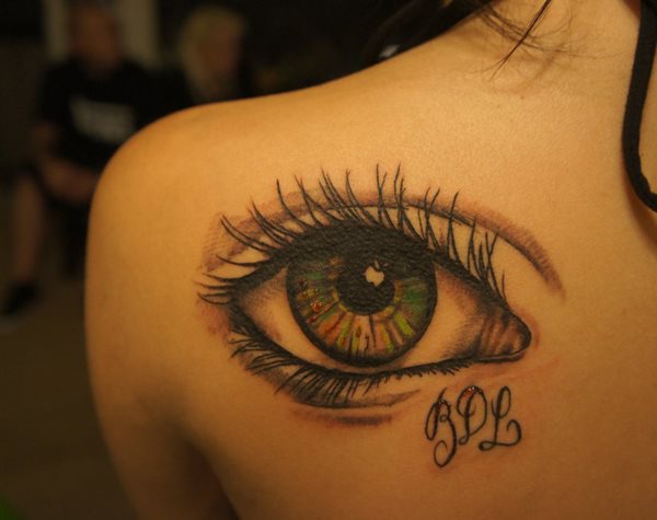 76 Tattoos mit blauen, schwarzen, braunen und grünen Augen