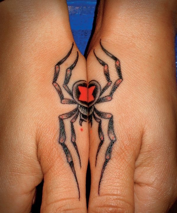 Galerie mit 65 Tattoos von schwarzen Spinnen
