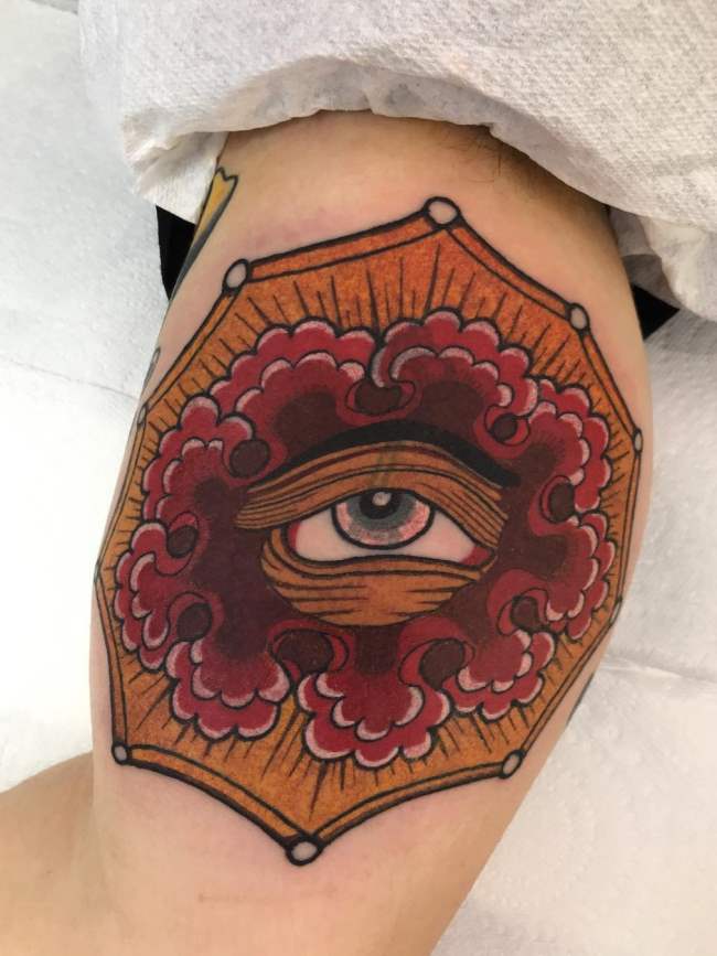 tattoo auge illuminati 90