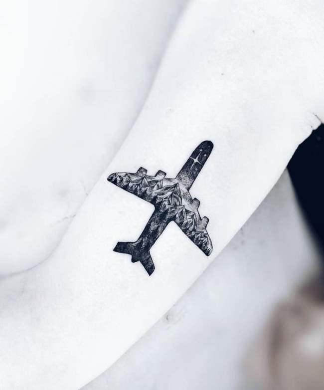 tattoo flugzeug 82