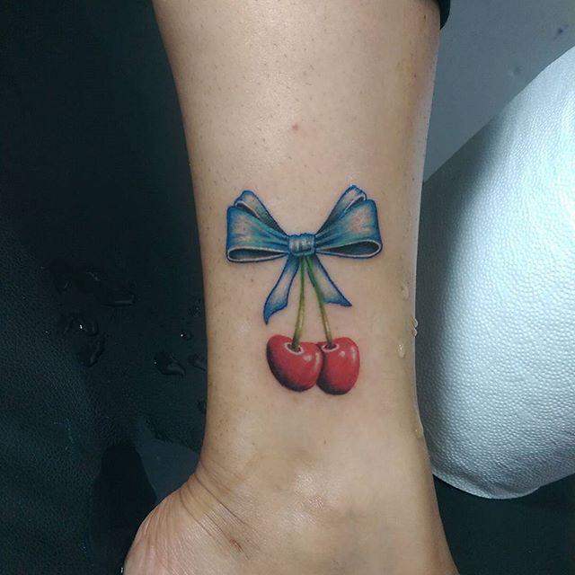 89 Tatuajes con una o varias cerezas bellas