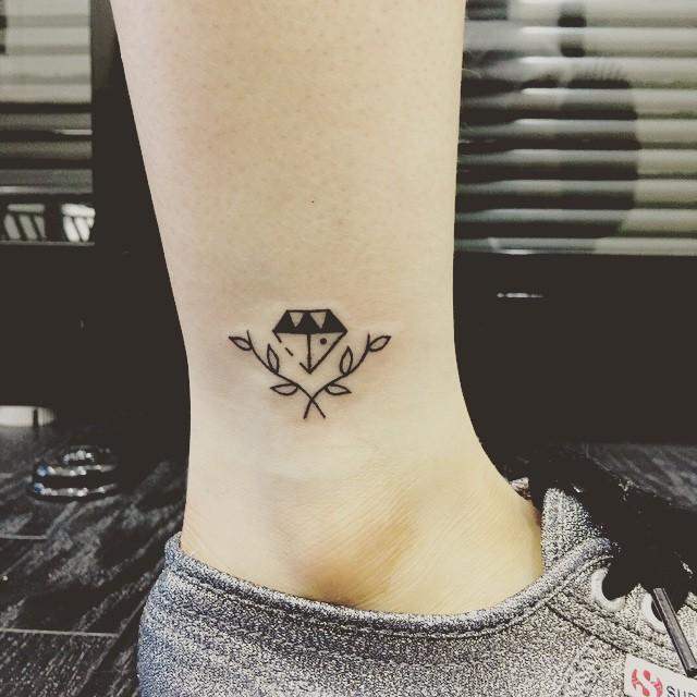 tatuaje diamante 131