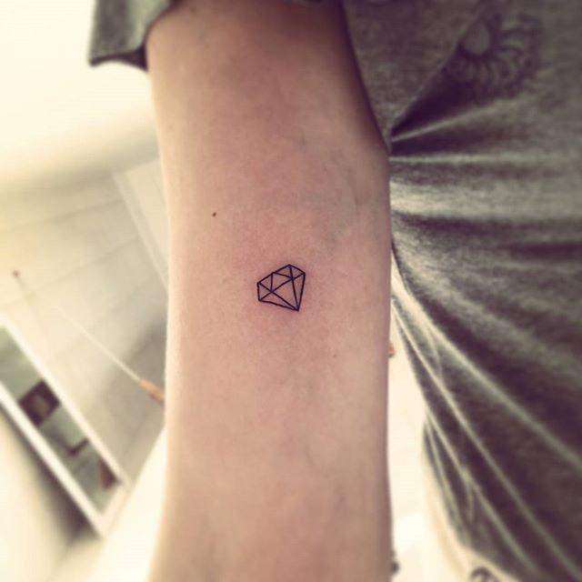 tatuaje diamante 551