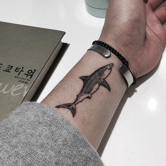 tatuaje tiburon 141