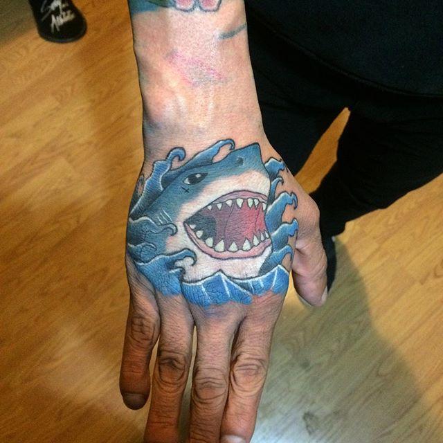 tatuaje tiburon 171