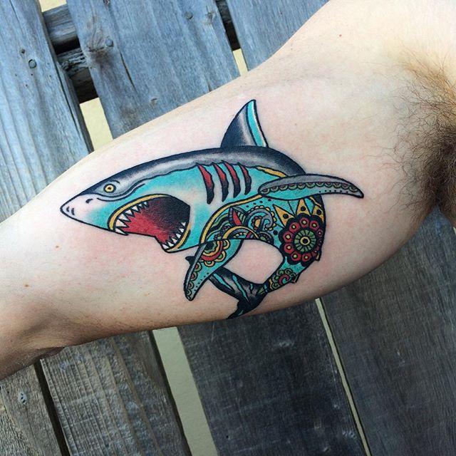 tatuaje tiburon 181
