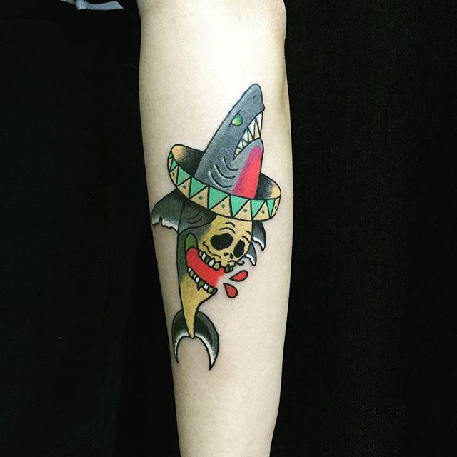tatuaje tiburon 21
