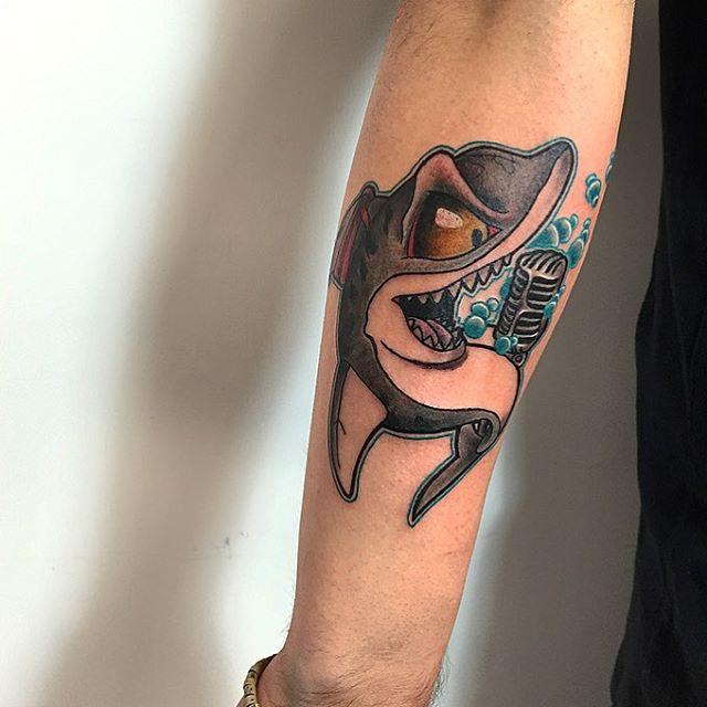 tatuaje tiburon 241