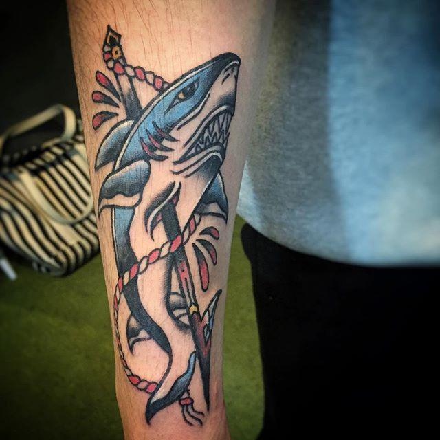 tatuaje tiburon 271