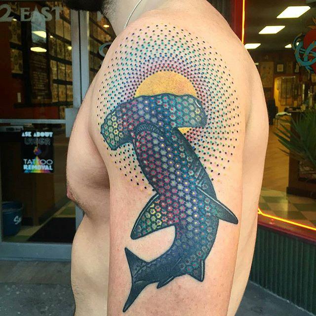 tatuaje tiburon 321