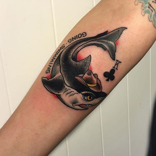tatuaje tiburon 331
