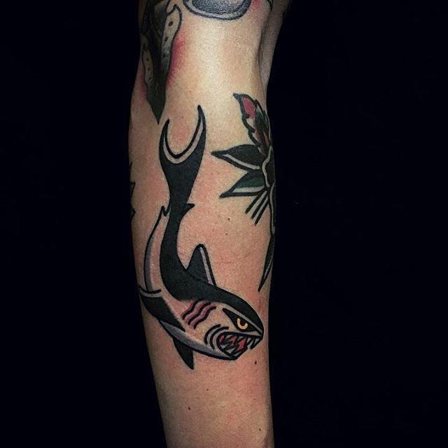 tatuaje tiburon 401
