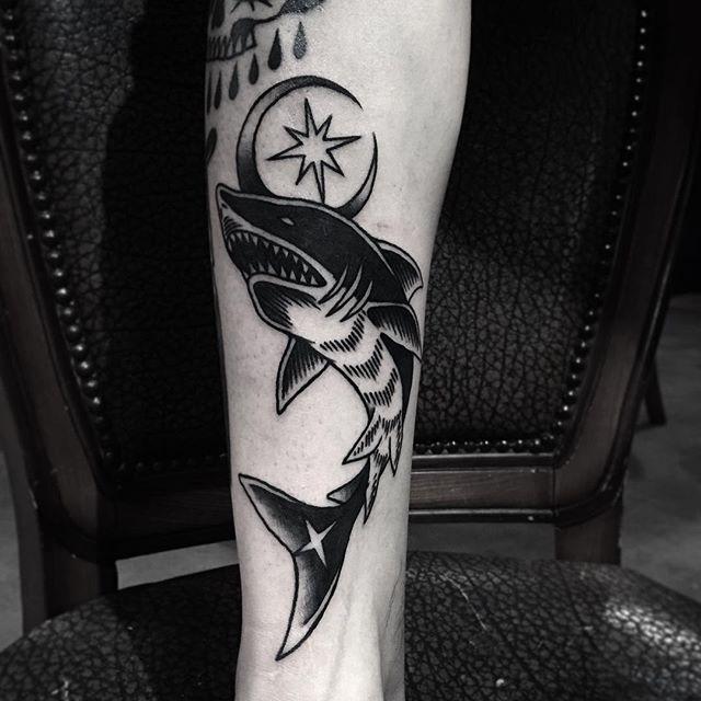 tatuaje tiburon 441