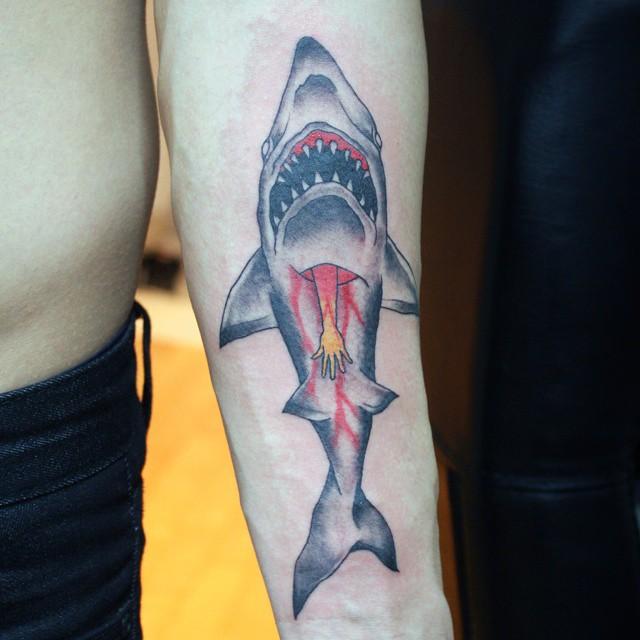 tatuaje tiburon 481