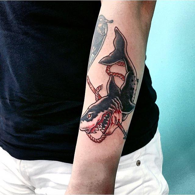 tatuaje tiburon 521