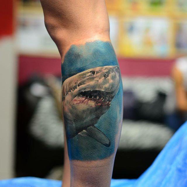 tatuaje tiburon 81