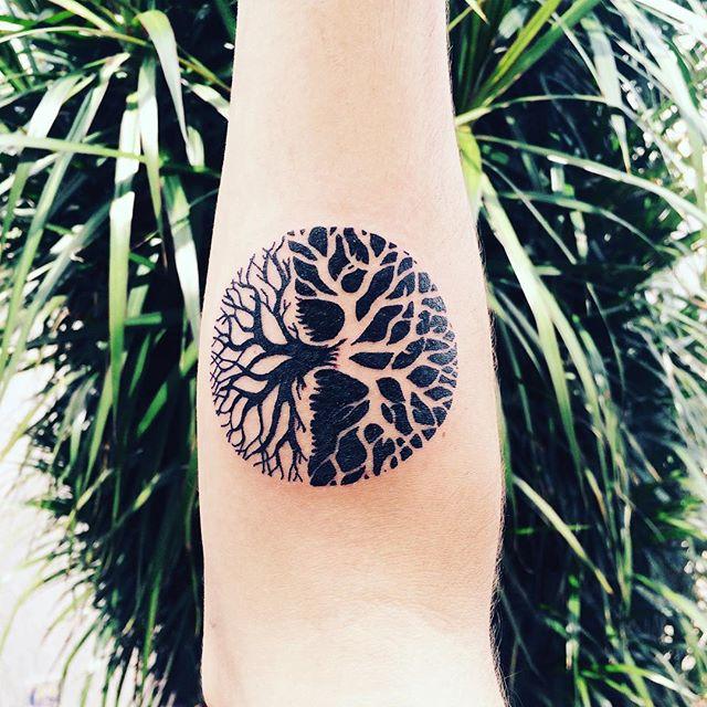 tatuaje arbol 21