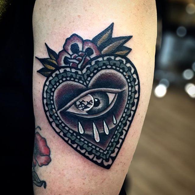 tatuaje corazon 321