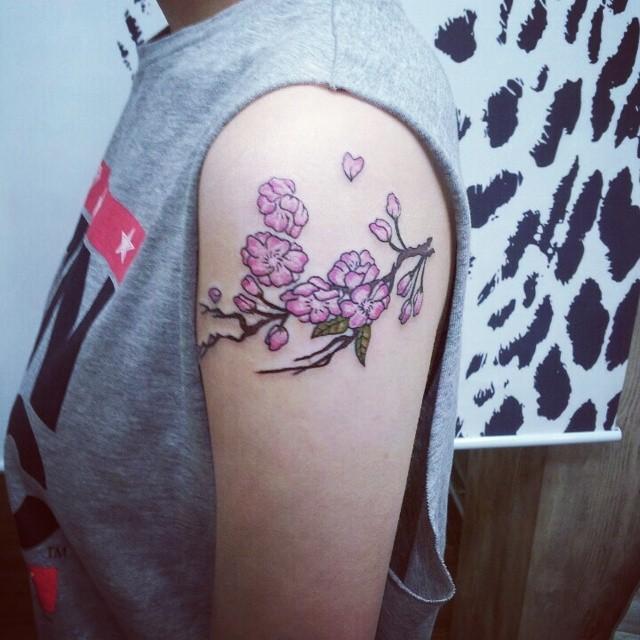 tatuaje flor cerezo sakura 221