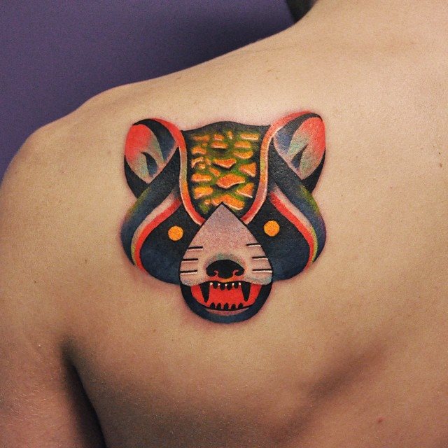 tatuaje hombre en la espalda 91