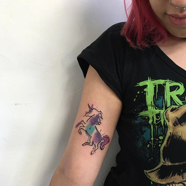tatuaje unicornio 111