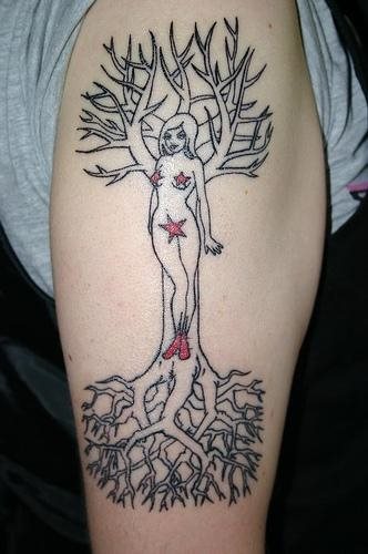 Tatuajes De árboles Algunos Con Tallo Raíces Y Ramas