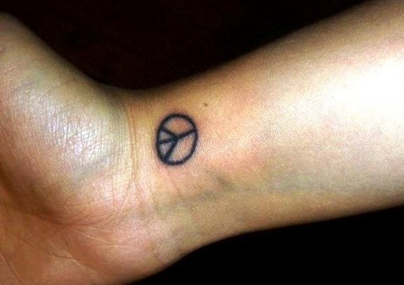 40 Tatuajes del símbolo de la paz: Las tres líneas y el círculo