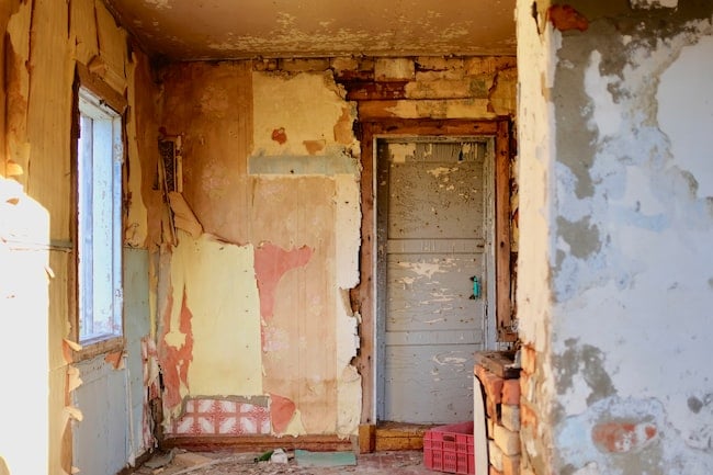 El interior de una casa abandonada