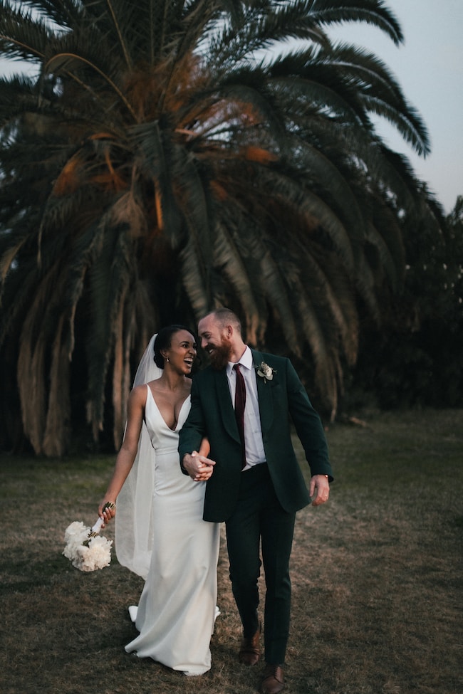 Boda, una pareja casándose