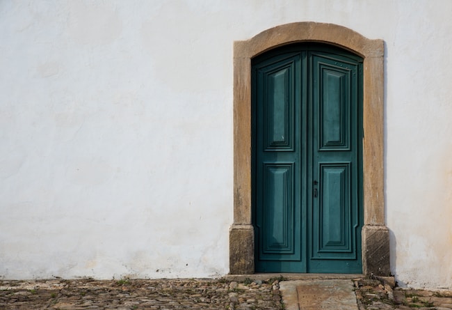 ¿Qué significa soñar con puertas? – Interpretaciones que encajan con tu vida