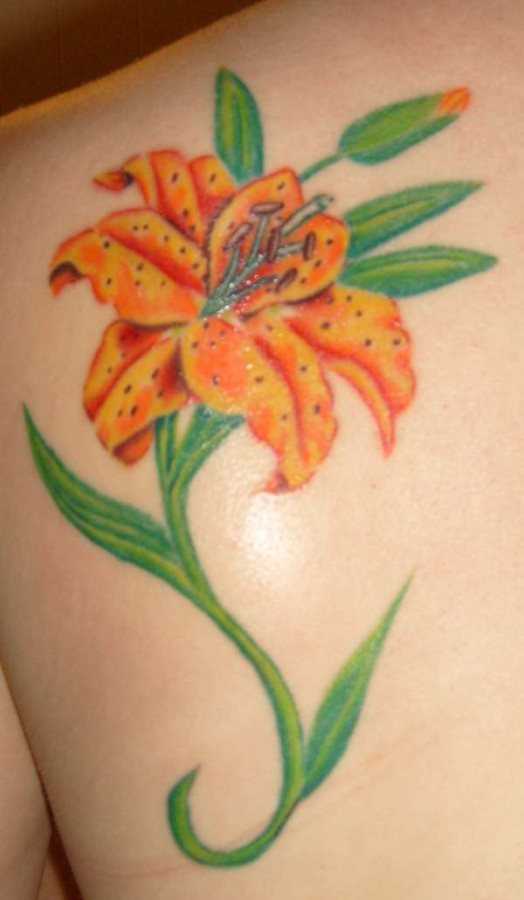 tatuajes-flor-de-lirio-10